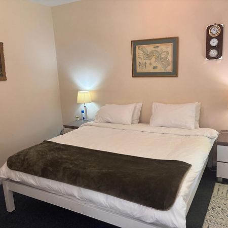 Highlands Self Catering Apartment เคปทาวน์ ภายนอก รูปภาพ