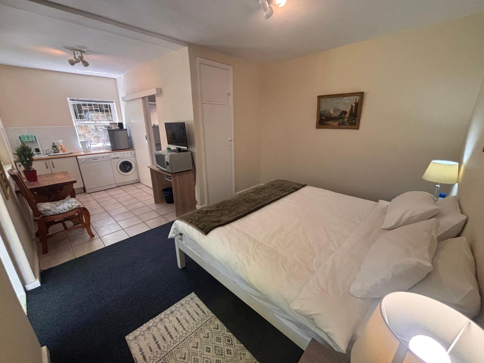 Highlands Self Catering Apartment เคปทาวน์ ภายนอก รูปภาพ