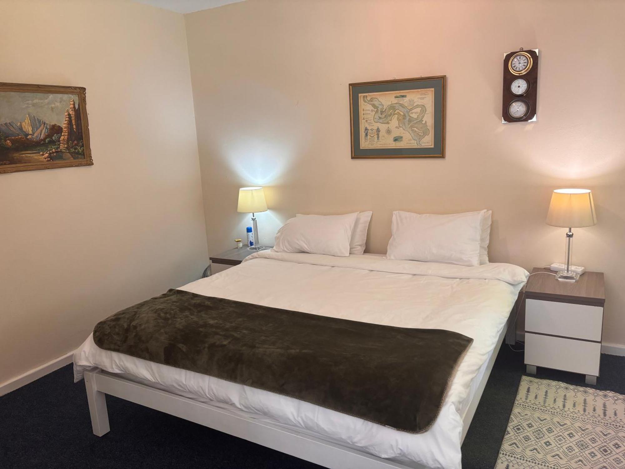 Highlands Self Catering Apartment เคปทาวน์ ภายนอก รูปภาพ