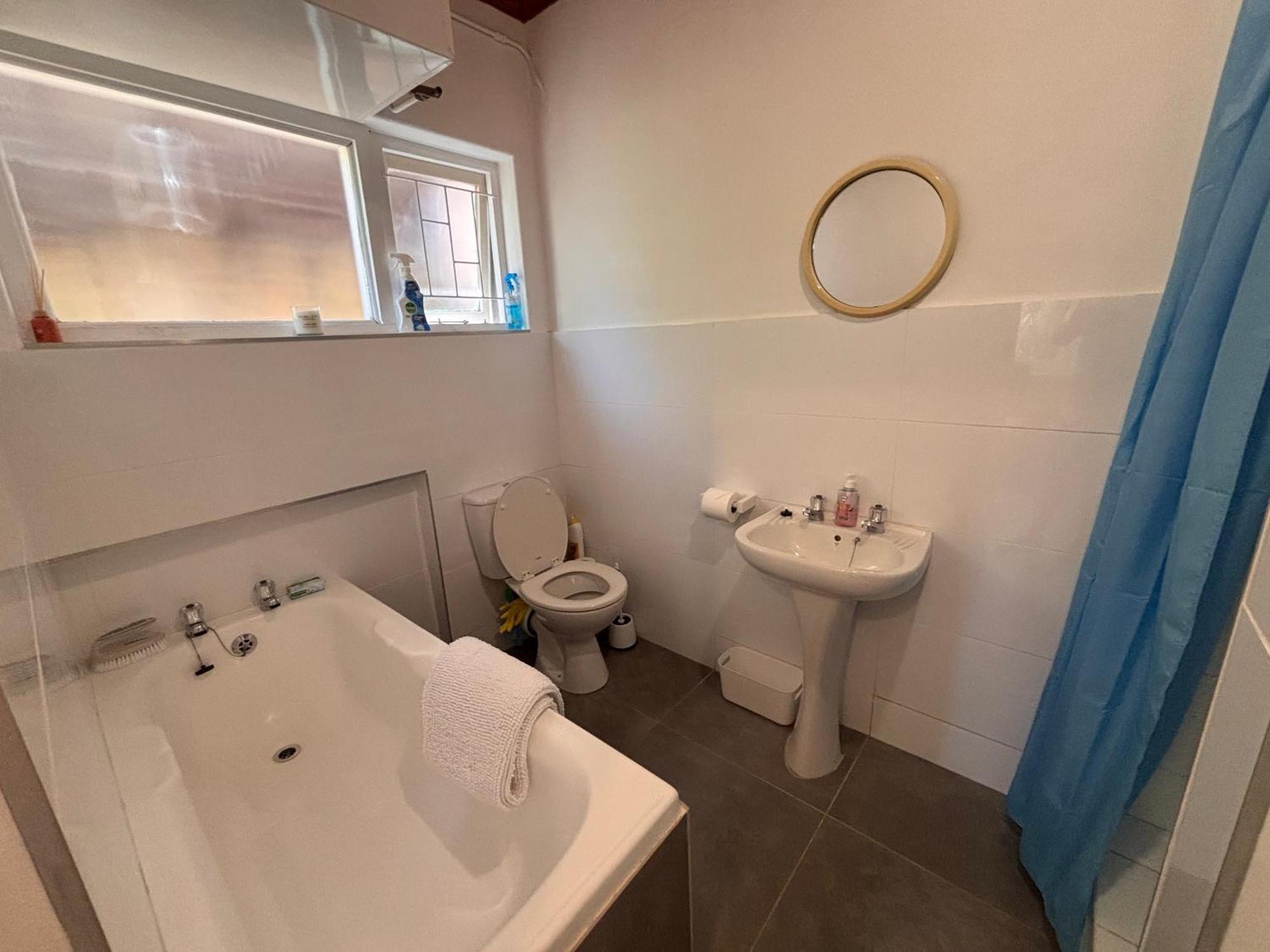 Highlands Self Catering Apartment เคปทาวน์ ภายนอก รูปภาพ